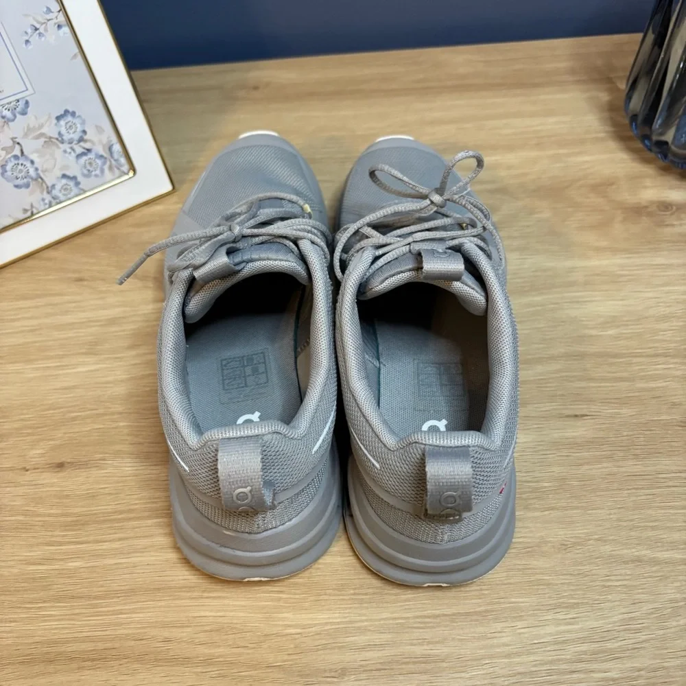 Kids OnCloud shoes - 4.5y - Picture 4 of 7